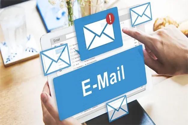 Informe diario de actividad de usuarios enviado por correo